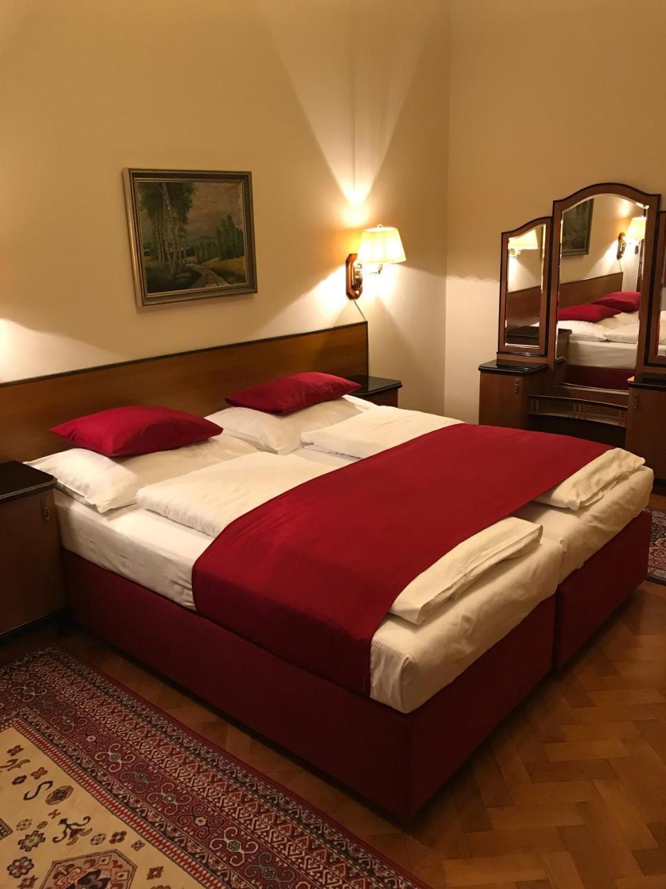 Hotel Continental Plzen Exterior photo